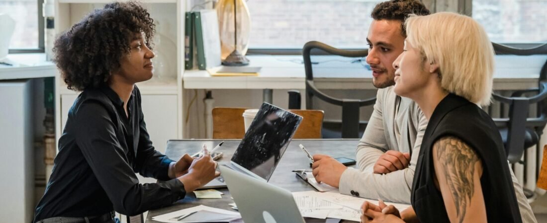 Small group Romanian lessons online with native tutor Sefora